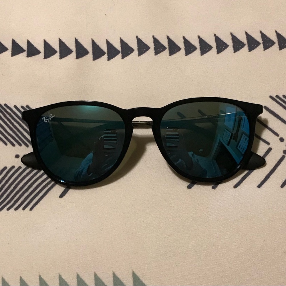 Blue mirrored ray ban women’s sun glasses